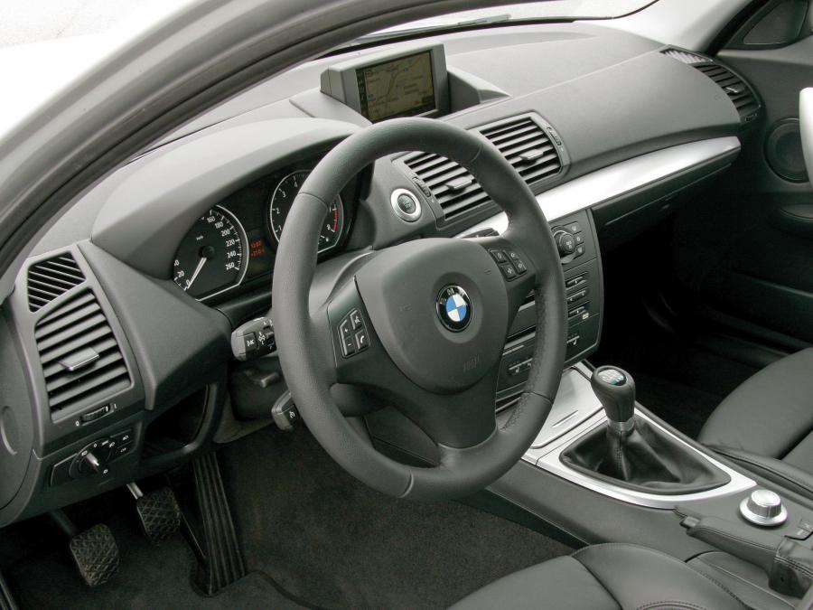  BMW 130i 5-Door 2005 года  (фото 14 из 15)